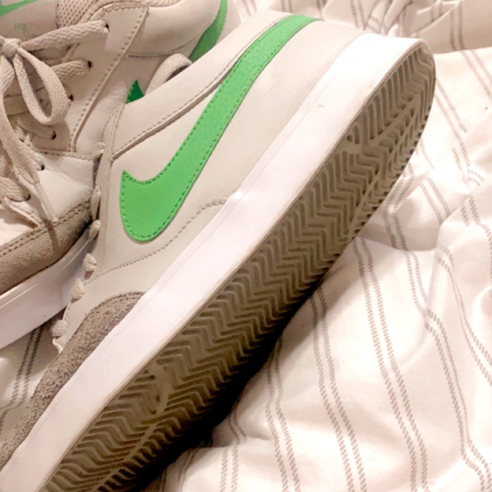 06 Nike men’s size 9 avid leather suede trainers